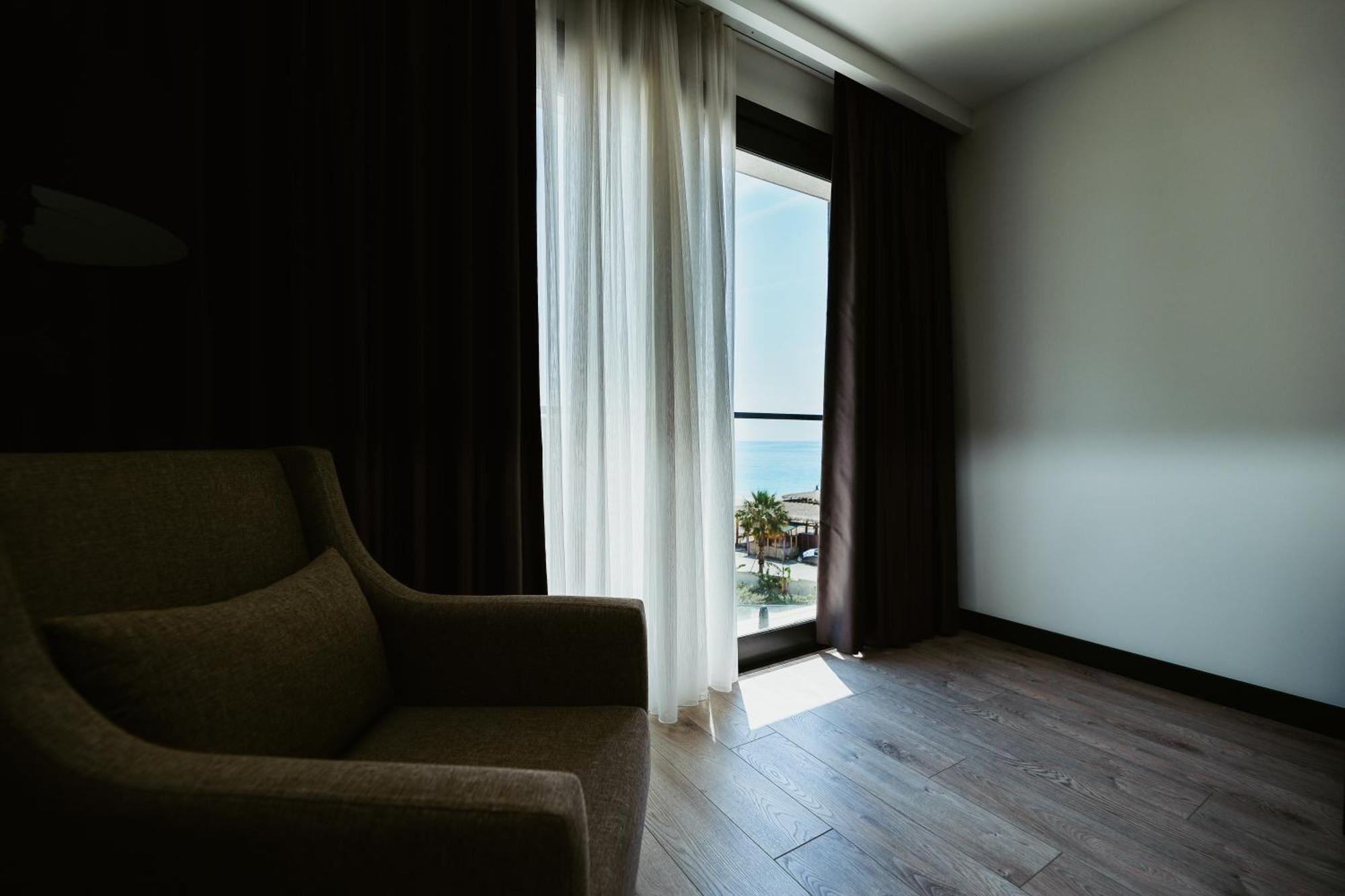 Palladium Beach Hotel- Private Beach Included เดอร์มี ภายนอก รูปภาพ